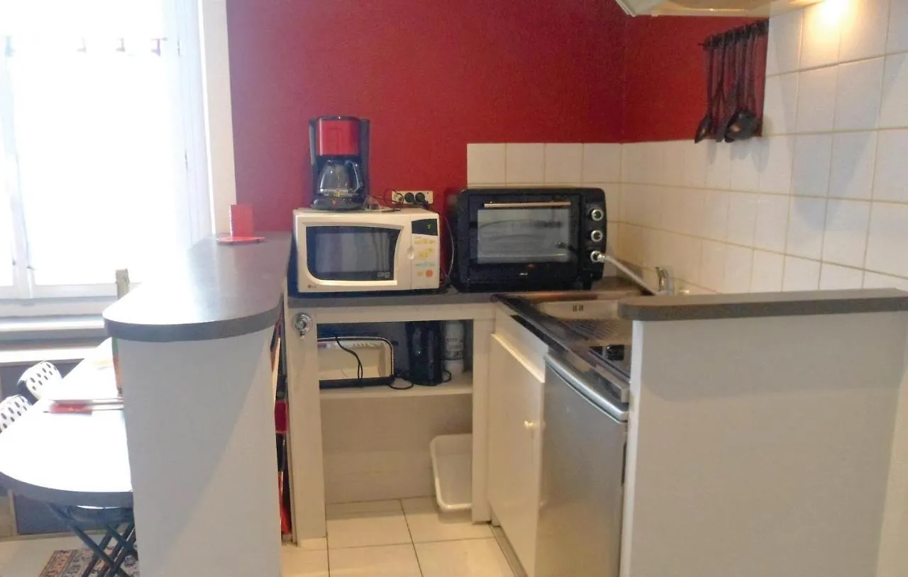 Cozy Apartment In Vilde-La-Marine With Kitchen Vildé la Marine Frankrike